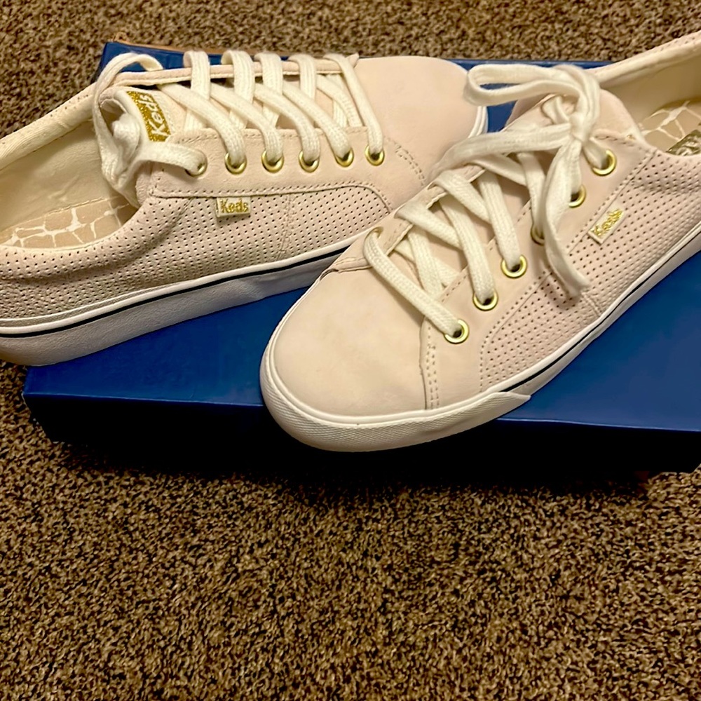 Brand new in box leather Keds tennis shoes Size8